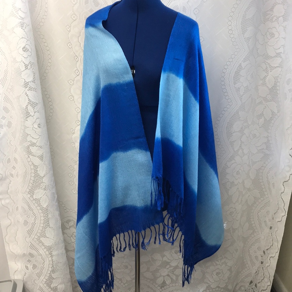 Beautiful Two-Toned Blue Stole